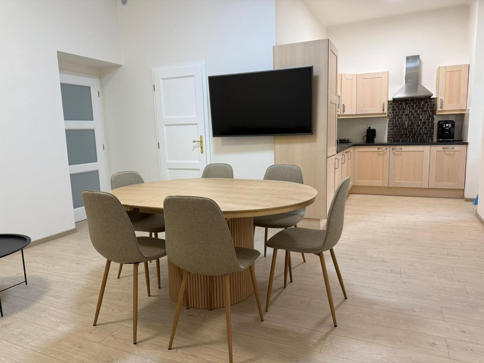Spacious Apartment On Wenceslas Square — Photos 1